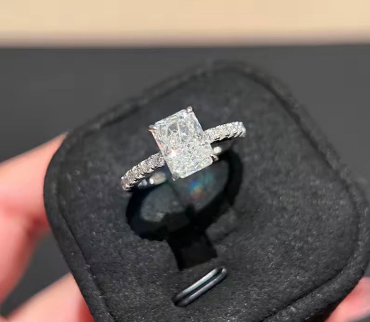 1–3 Carat D Colour Moissanite Engagement Ring