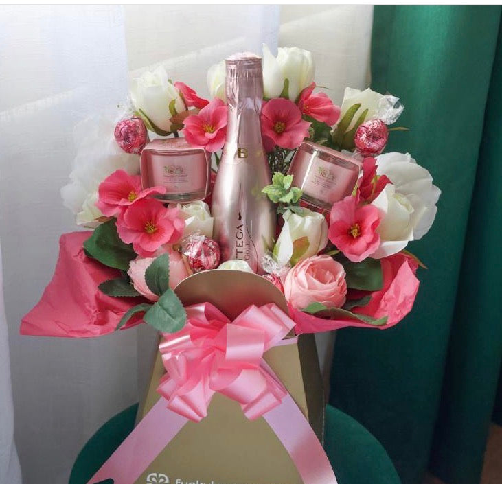 THE PINK ELEGANCE YANKEE CANDLE AND PROSECCO BOUQUET