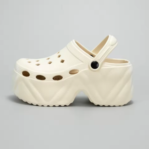 Chunky Platform Clogs – The Ultimate Comfort Trend!