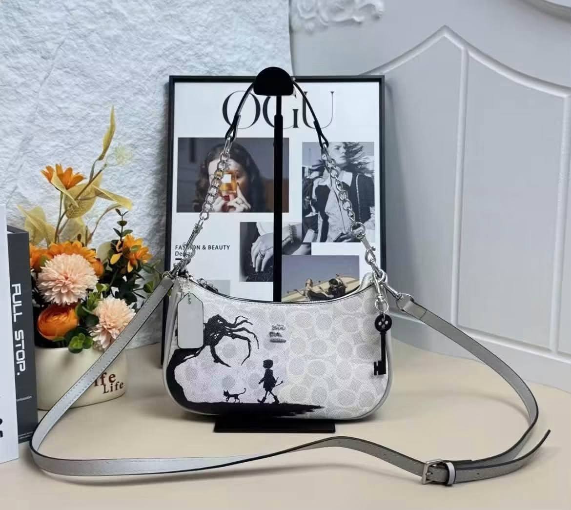 BOOOO-TIFULL BAGS🦋