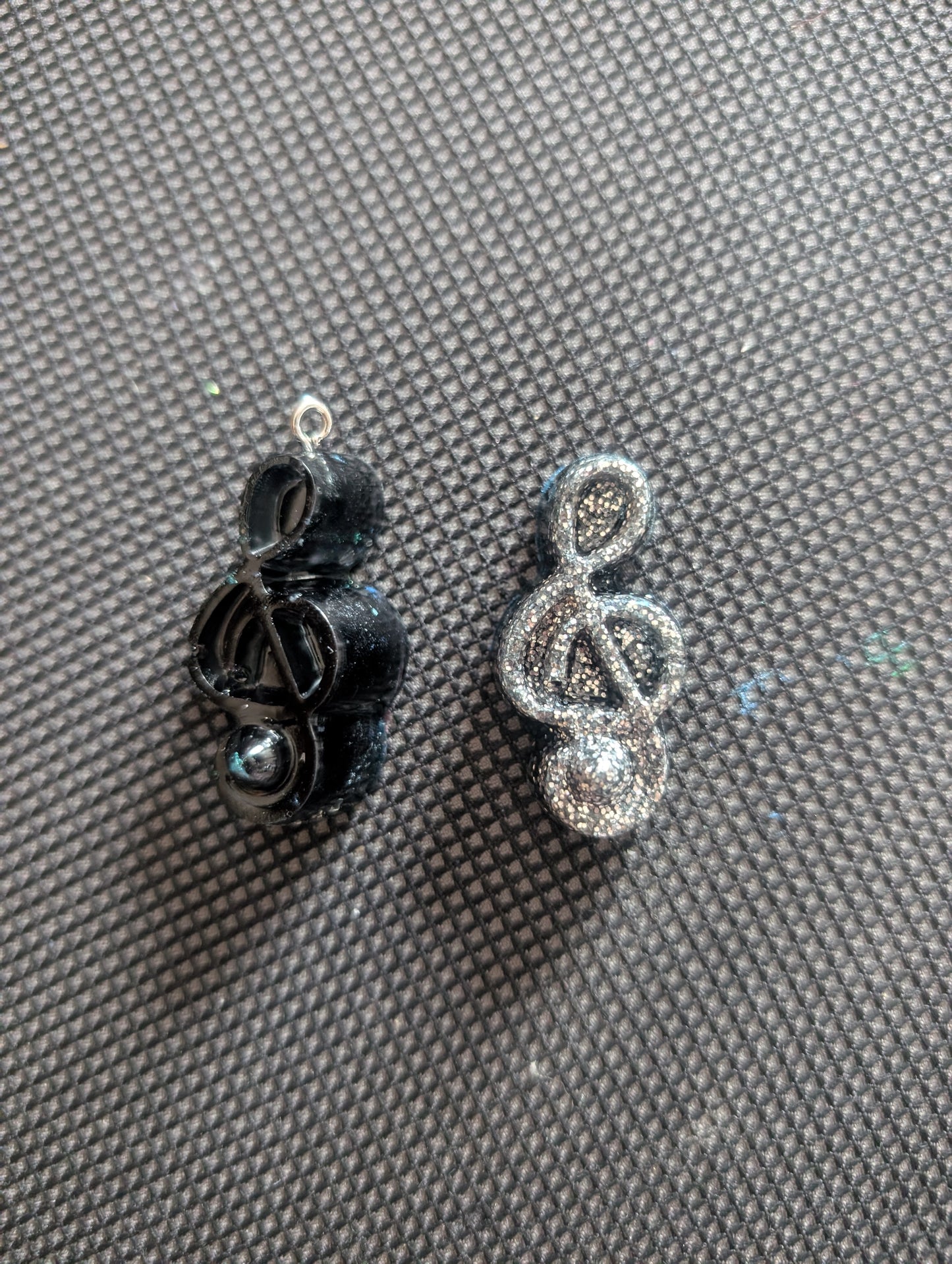 Music notes keyring